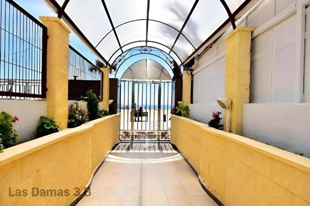 Las Damas Premium 23F Beach Front - Pool & Parking بينايدورم المظهر الخارجي الصورة